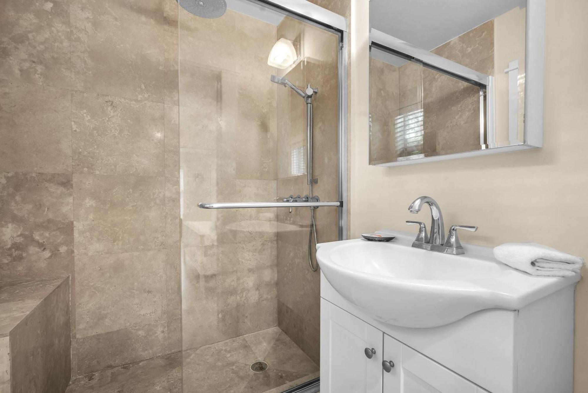 Renovated Grove -near Coconut Grove Hébergement de vacances *